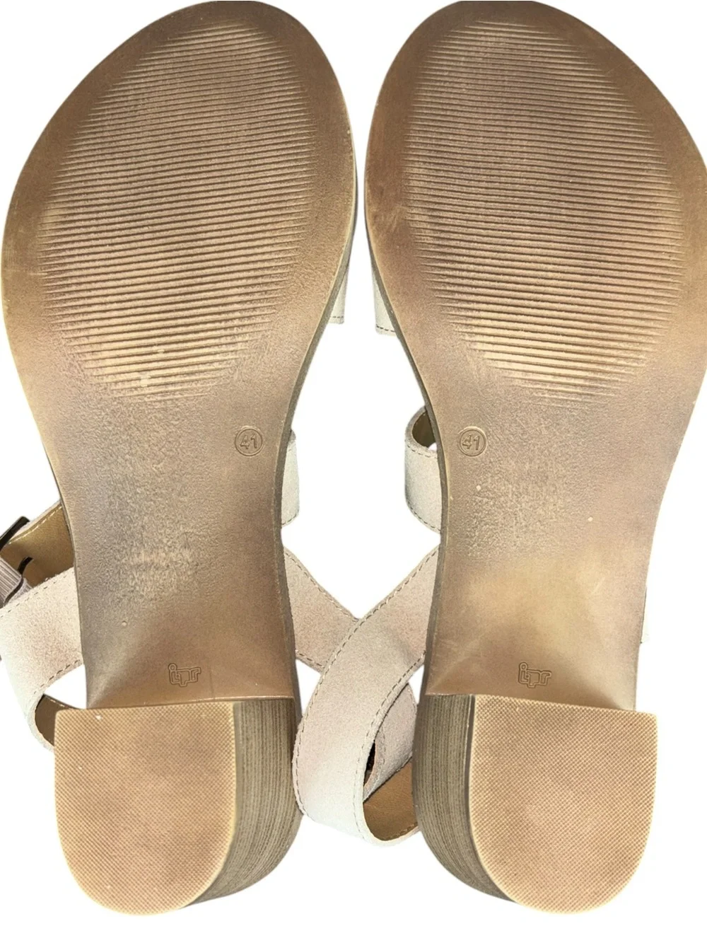 Angela Azzi soft beige